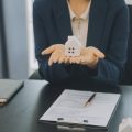 管理組合が主導する騒音・ペット問題への対処方法と最新のマンション規約事例