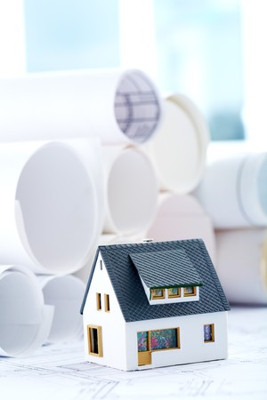 個人と法人、どちらで不動産賃貸経営を始めるべきか