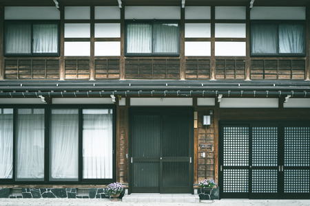 日本伝統家屋における見せる収納の進化と現代活用法