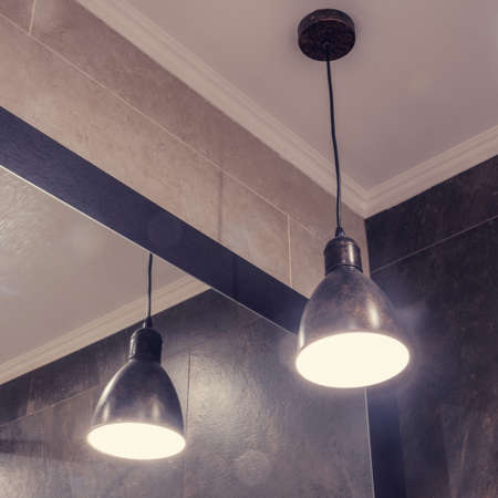 高齢者向け住宅設計における照明と色彩の役割